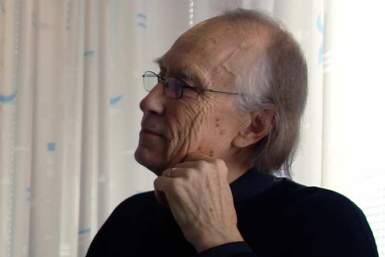 SISUSTUSARKKITEHTI, HUONEKALUSUUNNITTELIJA YRJ&ouml; KUKKAPURO.