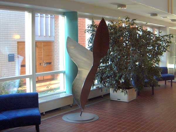 Kari Huhtamon veistosnäyttely Rovaniemen yliopistolla - KARI HUHTAMON TAIDESÄÄTIÖ
