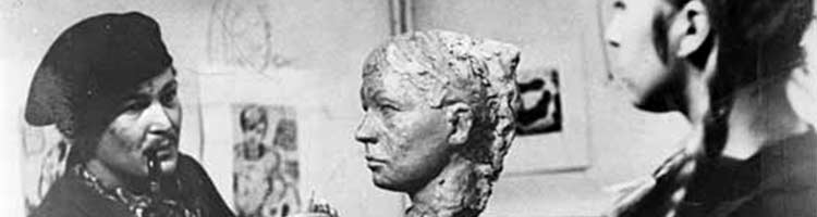 Kari Huhtamo sculpting